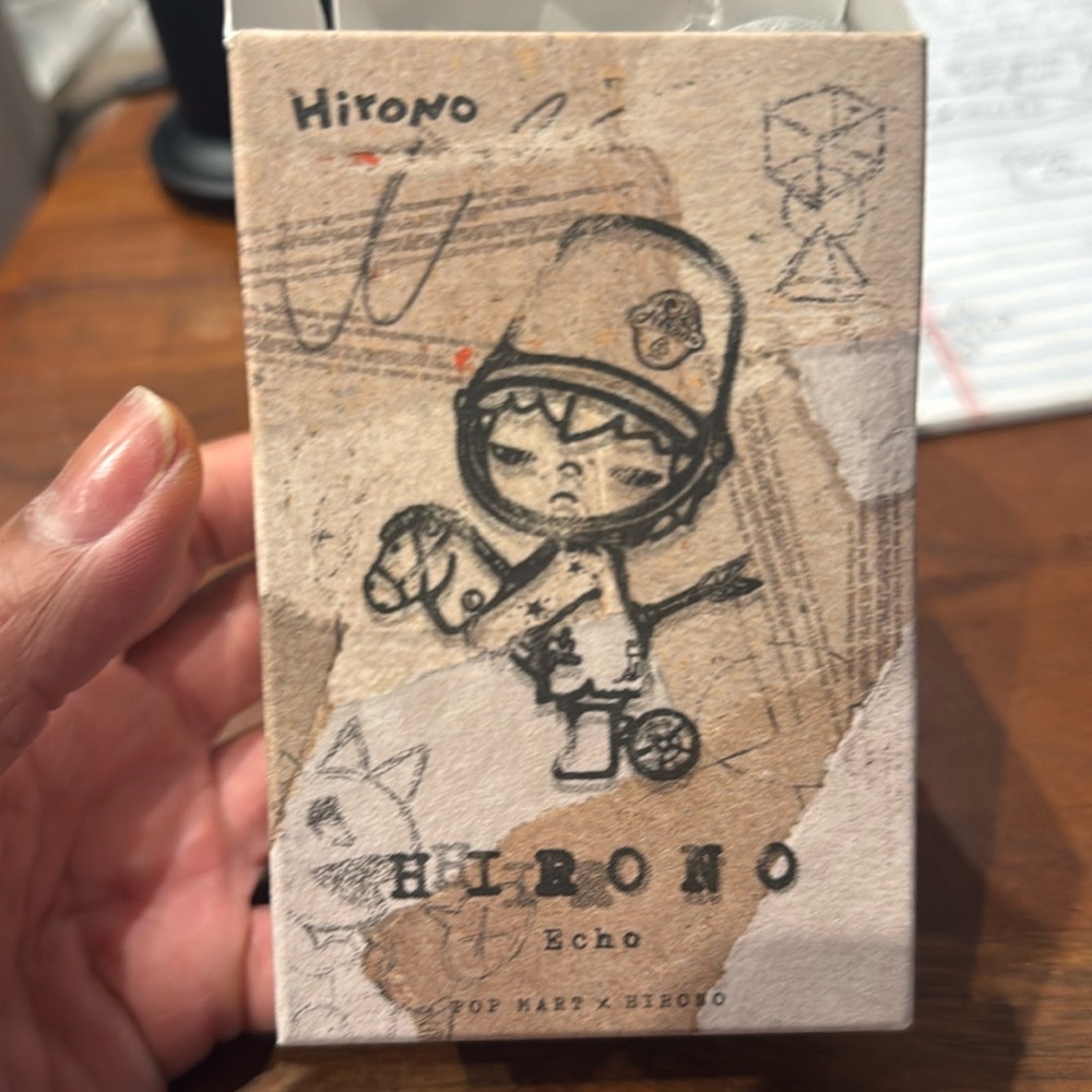 Hirono Echo Collectible Figure with Card "Back Off"